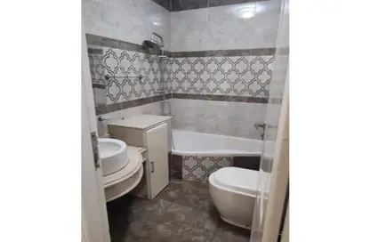 Apartment - 3 Bedrooms - 1 Bathroom for rent in Tanfez Al Ahkam St. - Zahraa El Maadi - Hay El Maadi - Cairo