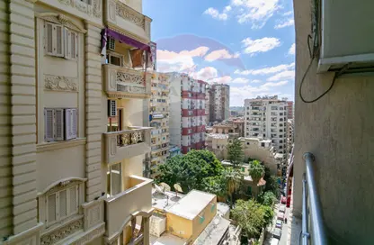 شقة - 3 غرف نوم - 2 حمامات للبيع في كامب شيزار - حي وسط - الاسكندرية