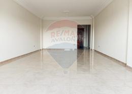 Apartment - 3 bedrooms for للايجار in Garden City Smouha St. - Smouha - Hay Sharq - Alexandria