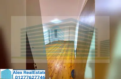 شقة - 3 غرف نوم - 2 حمامات للايجار في شارع الشهيد جلال الدسوقى - وابور المياة - حي وسط - الاسكندرية