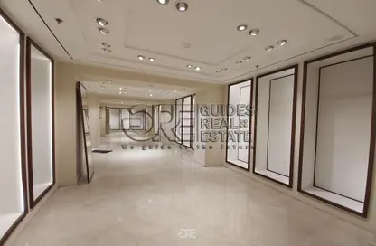 محل تجاري - استوديو - 2 حمامات للايجار في شارع جزيرة العرب (المهندس حسن حلمي) - المهندسين - الجيزة