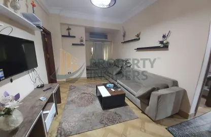 Apartment - 2 Bedrooms - 1 Bathroom for rent in Sayed Al Bakry St. - Zamalek - Cairo