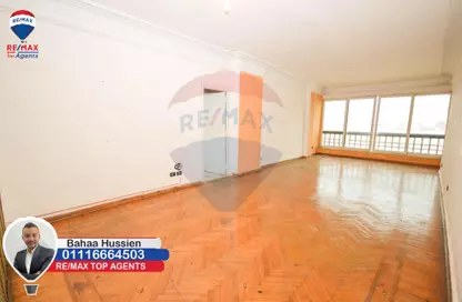 Duplex - 4 Bedrooms - 2 Bathrooms for rent in Al Kamel St. - Fleming - Hay Sharq - Alexandria