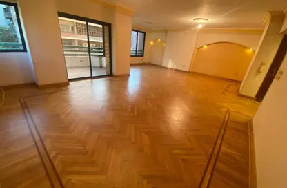 شقة - 3 غرف نوم - 2 حمامات للبيع في شارع محمود غنيم - المنطقة السادسة - مدينة نصر - القاهرة