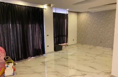 (بنتهاوس  (روف - 3 غرف نوم - 3 حمامات للايجار في جاليريا  مون فالى - المستثمرين الجنوبية - مدينة القاهرة الجديدة - القاهرة
