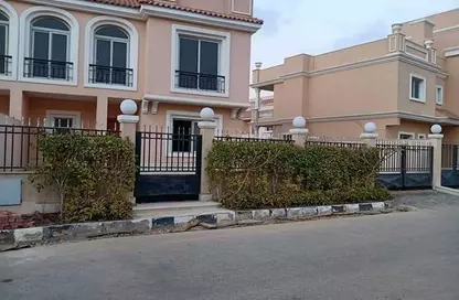 Townhouse - 5 Bedrooms - 2 Bathrooms for sale in Cleopatra Palace - 5th District - Shorouk City - Cairo