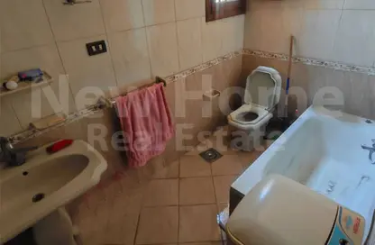 Apartment - 2 Bedrooms - 2 Bathrooms for sale in Al Shaheed Gawad Hosny St. - Ibrahimia - Hay Wasat - Alexandria