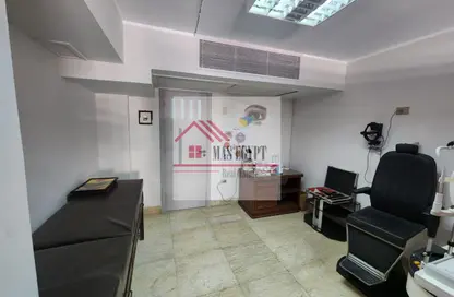 عيادة - استوديو - 2 حمامات للبيع في المهندسين - الجيزة