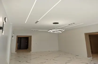 شقة - 2 غرف نوم - 2 حمامات للبيع في جاليريا  مون فالى - المستثمرين الجنوبية - مدينة القاهرة الجديدة - القاهرة