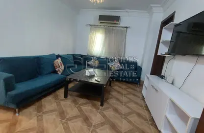 Apartment - 2 Bedrooms - 1 Bathroom for rent in Sayed Al Bakry St. - Zamalek - Cairo