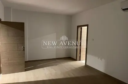 Apartment - 2 Bedrooms - 2 Bathrooms for sale in Fountain Side - Uptown Cairo - Mokattam - Cairo