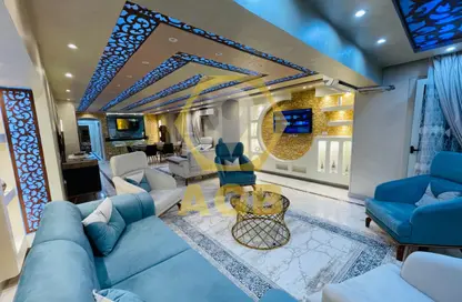 شقة - 3 غرف نوم - 3 حمامات للبيع في شارع طيبه - المهندسين - الجيزة