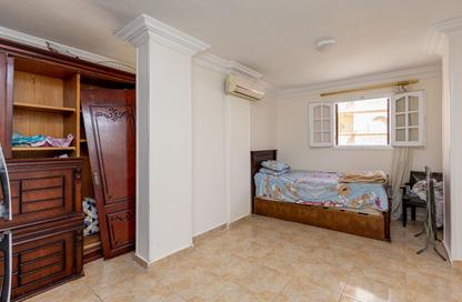 Apartment - 2 Bedrooms - 1 Bathroom for sale in Khaled Ibn Alwaleed St. - Sidi Beshr - Hay Awal El Montazah - Alexandria