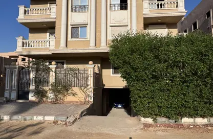 Apartment - 3 Bedrooms - 2 Bathrooms for sale in 3rd Neighborhood - 3rd District East - Shorouk City - Cairo