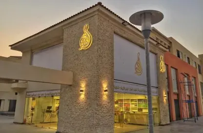 Retail - Studio - 3 Bathrooms for sale in Italian Square - Hadayek October - 6 October City - Giza