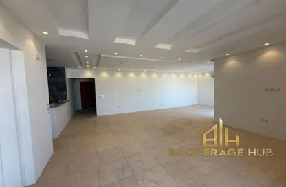 Apartment - 3 Bedrooms - 3 Bathrooms for sale in The Residences - Hyde Park - New Cairo City - Cairo
