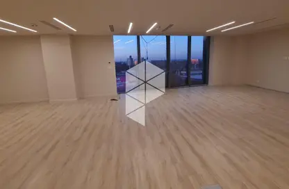 مساحات مكتبية - استوديو - 2 حمامات للايجار في يو فينوس - التجمع الاول - مدينة القاهرة الجديدة - القاهرة