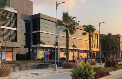 طابق كامل - استوديو - 5 حمامات للايجار في مول ويست بارك - محور 26 يوليو - مدينة 6 أكتوبر - الجيزة