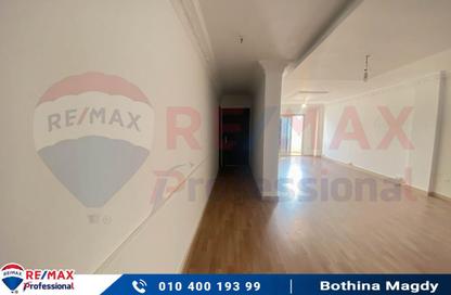 Apartment - 3 Bedrooms - 2 Bathrooms for rent in Sant Giyn St. - Kafr Abdo - Roushdy - Hay Sharq - Alexandria