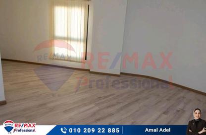 Apartment - 4 Bedrooms - 3 Bathrooms for sale in Al Shohada Square St. - Smouha - Hay Sharq - Alexandria