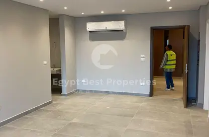 Apartment - 3 Bedrooms - 2 Bathrooms for sale in Village West - Sheikh Zayed Compounds - Sheikh Zayed City - Giza