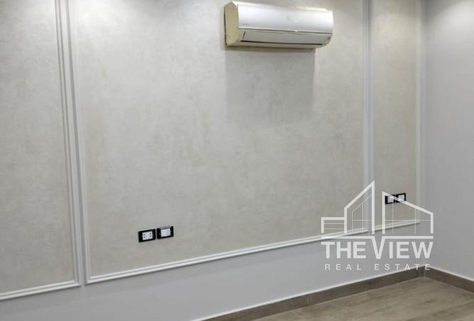 8049677 - Property Image 2