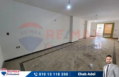 Apartment - 3 Bedrooms - 2 Bathrooms for sale in Abdel Salam Aref St. - Glim - Hay Sharq - Alexandria
