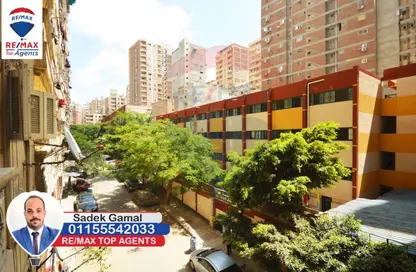 Apartment - 3 Bedrooms - 1 Bathroom for sale in Sidi Beshr Mosque St. - Sidi Beshr - Hay Awal El Montazah - Alexandria