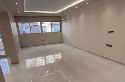 شقة - 3 غرف نوم - 2 حمامات للبيع في شارع ابراهيم نوار - المنطقة السادسة - مدينة نصر - القاهرة