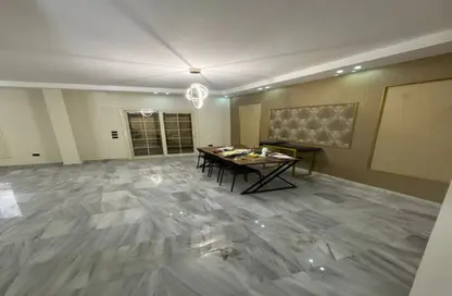 فيلا - 4 غرف نوم - 5 حمامات للايجار في فليور دي فيل - المستثمرين الجنوبية - مدينة القاهرة الجديدة - القاهرة