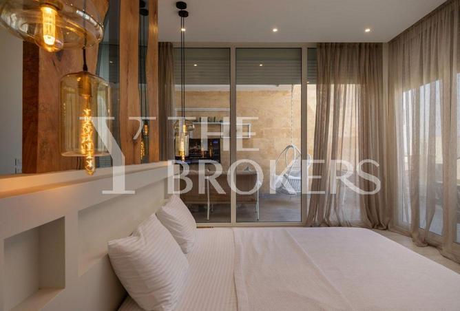 8196820 - Property Image 2