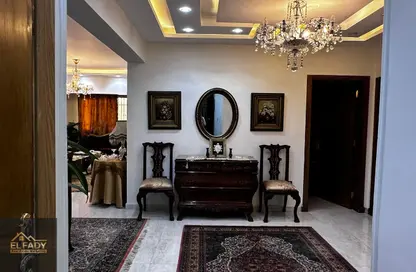 شقة - 3 غرف نوم - 2 حمامات للبيع في شارع طه حسين - الحي التاسع - مدينة العبور - القليوبية