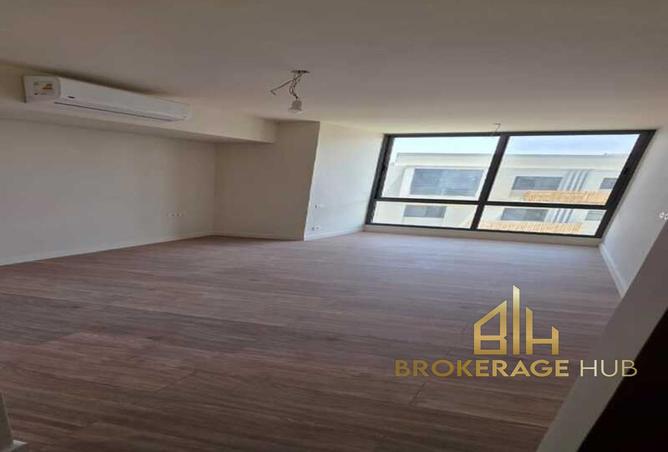 8024990 - Property Image 2