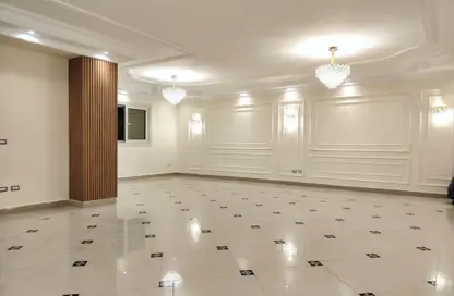 Apartment - 3 Bedrooms - 3 Bathrooms for sale in Al Tayaran St. - Al Sharekat - Nasr City - Cairo