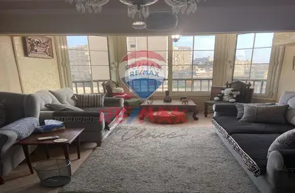 Apartment - 3 Bedrooms - 2 Bathrooms for sale in Ard El Golf - Heliopolis - Masr El Gedida - Cairo