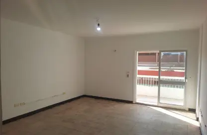 شقة - 3 غرف نوم - 1 حمام للايجار في طريق النصر - المنطقة السادسة - مدينة نصر - القاهرة