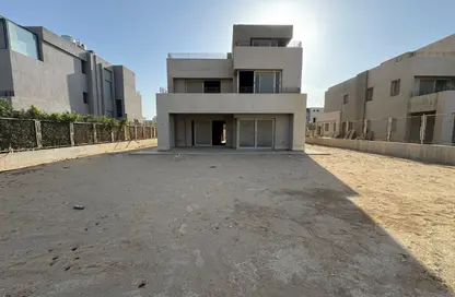 Villa - 5 Bedrooms - 6 Bathrooms for sale in New Giza - Cairo Alexandria Desert Road - 6 October City - Giza