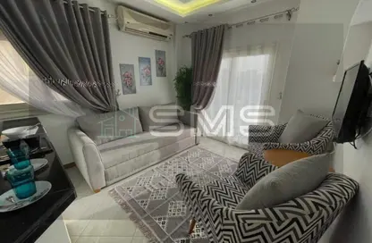 Apartment - Studio - 1 Bathroom for rent in Shafik Mitri Sedrak St. - Area E - Ganoob El Acadimia - New Cairo City - Cairo