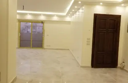 شقة - 3 غرف نوم - 3 حمامات للايجار في لافيدا البستان - محور 26 يوليو - مدينة 6 أكتوبر - الجيزة