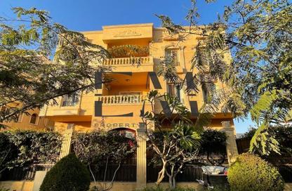 Roof - 3 Bedrooms - 2 Bathrooms for sale in Service Road - Ganoob El Acadimia - New Cairo City - Cairo
