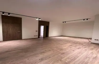 Apartment - 2 Bedrooms - 1 Bathroom for sale in Fifth Square - The 5th Settlement - New Cairo City - Cairo
