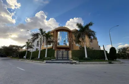 فيلا - 7 غرف نوم - 6 حمامات للبيع في شارع النباتات - غرب سوميد - مدينة 6 أكتوبر - الجيزة