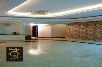 Apartment - 4 Bedrooms - 3 Bathrooms for sale in 50th Street - Zahraa El Maadi - Hay El Maadi - Cairo