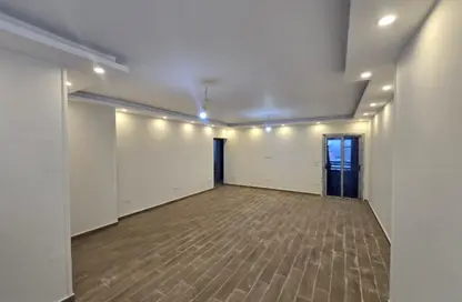 Apartment - 3 Bedrooms - 2 Bathrooms for rent in Zahraa El Maadi - Hay El Maadi - Cairo