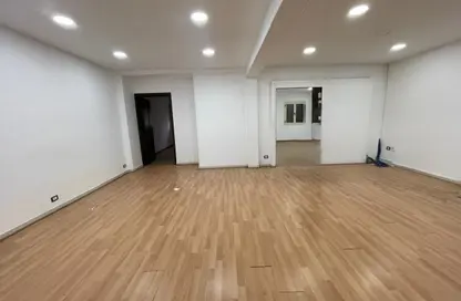 شقة - 4 غرف نوم - 2 حمامات للايجار في شارع محمد مظهر - الزمالك - القاهرة شقة - 4 غرف نوم - 2 حمامات للايجار في شارع محمد مظهر - الزمالك - القاهرة