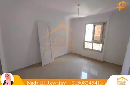 Apartment - 3 Bedrooms - 2 Bathrooms for rent in Hassan Pasha Taher St. - Bolkly - Hay Sharq - Alexandria