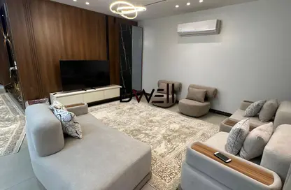 Villa - 5 Bedrooms - 5 Bathrooms for rent in Madinaty - Cairo