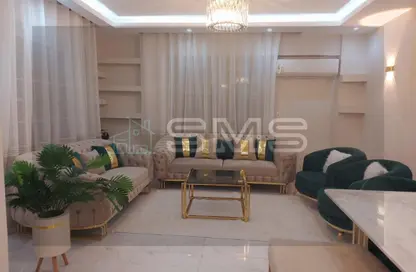 شقة - 3 غرف نوم - 2 حمامات للايجار في شارع الجزيرة - المستثمرين الجنوبية - مدينة القاهرة الجديدة - القاهرة