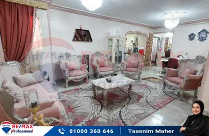 Apartment - 6 Bedrooms - 2 Bathrooms for sale in Khaled Ibn Alwaleed St. - Sidi Beshr - Hay Awal El Montazah - Alexandria