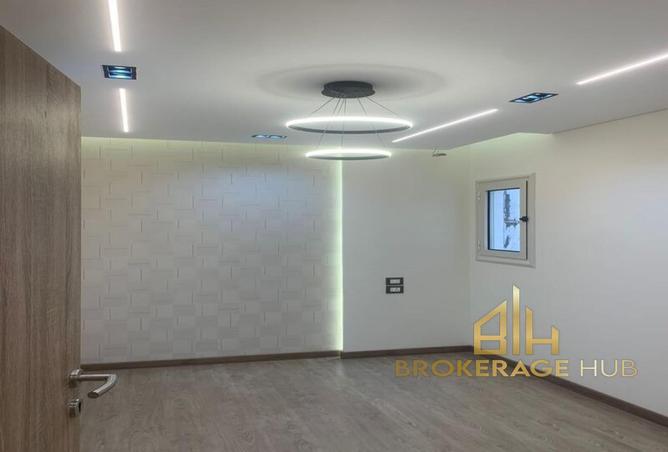 8221189 - Property Image 3